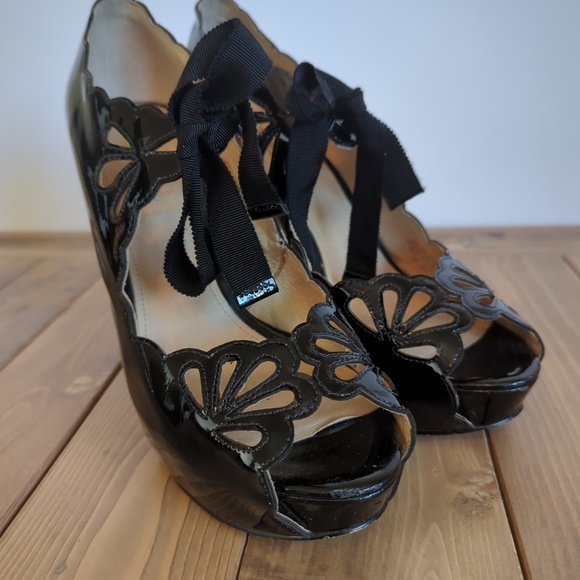 Black Patent Leather Tear Drop Scalloped Edge Open Toe Heels - Picture 3 of 12